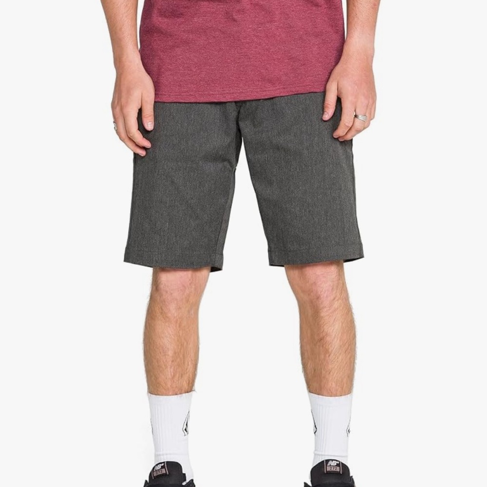 New Volcom VMONTY Shorts Size 30 NWOT